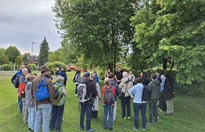 Start der Interreligiösen Wanderung am Generationenpark Feldkirchen