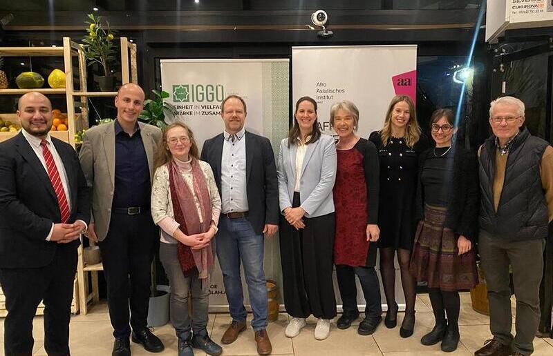 Mitglieder des Interreligiösen Beirat beim Fastenbrechen